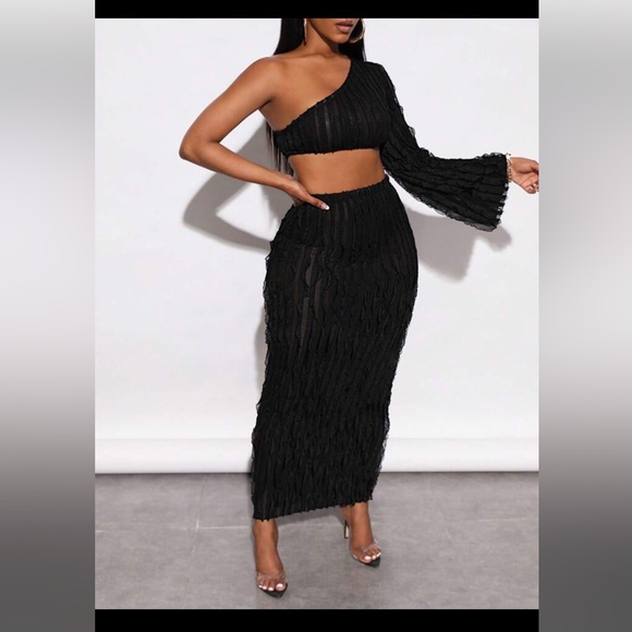 One Shoulder Crop Top & Skirt set - Picture 3 of 6